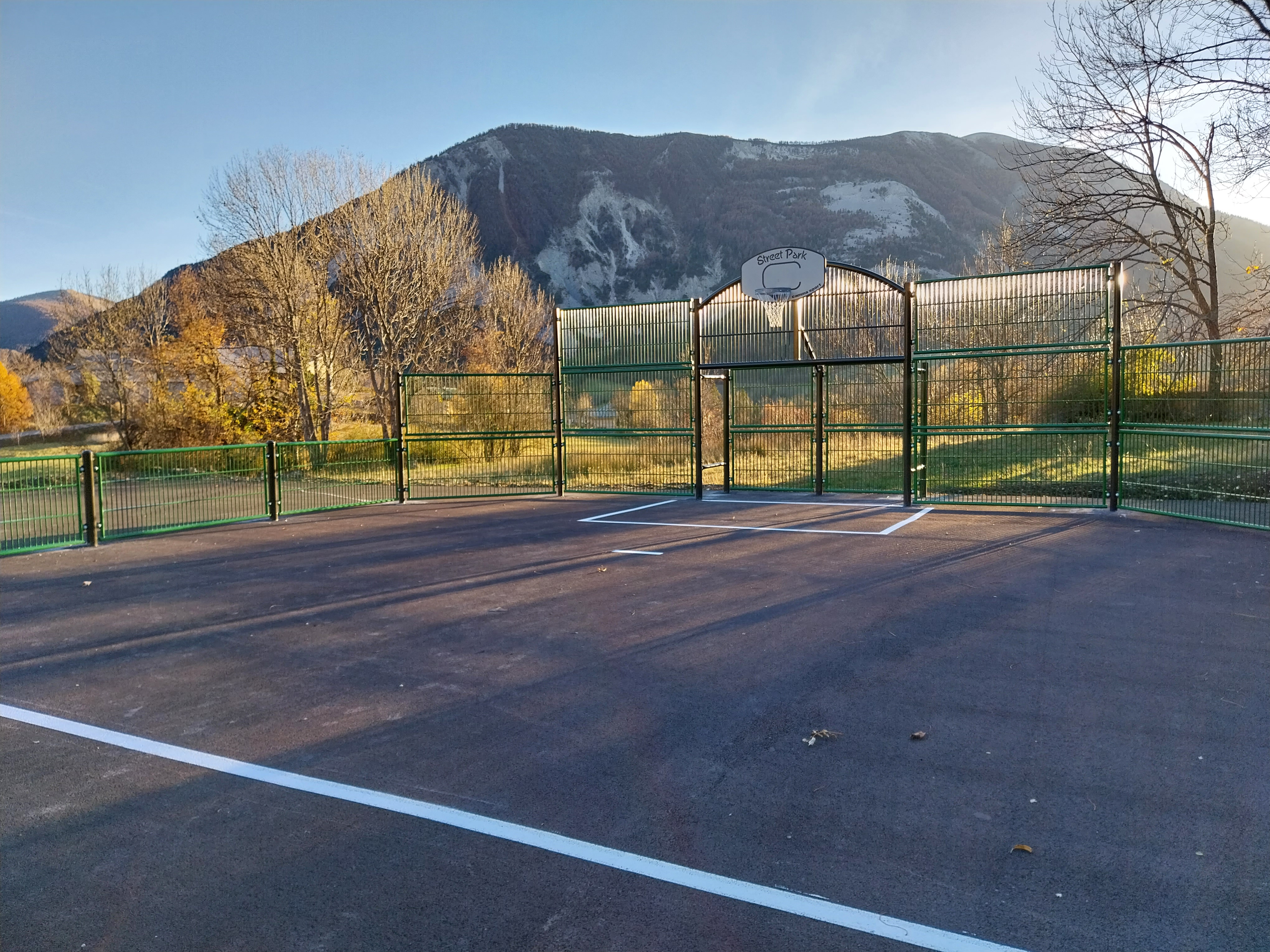 Terrain Multisports à Thorame Haute